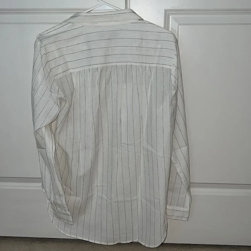 LOFT Linen Button Down 🤍 - Picture 4 of 6